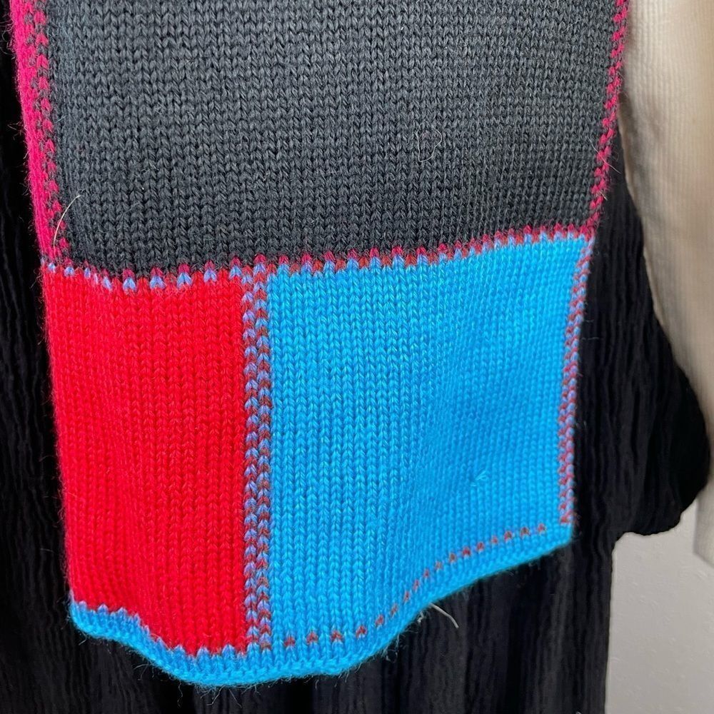 Colorful
Scarf EUC  - Picture 3 of 3